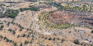Diyarbakır'da eski taş ocağındaki arkeolojik kazıda 112 mezar bulundu