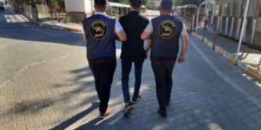 Gaziantep'te 20 yıl 2 ay 15 gün kesinleşmiş hapis cezası bulunan firari yakalandı 3 Gaziantep'te 20 yıl 2 ay 15 gün kesinleşmiş hapis cezası bulunan firari yakalandı