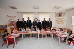 Gaziantep'te eğitim öğretime başlayan 140 bin öğrenciye boya seti dağıtıldı