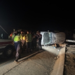 Gaziantep'te lastiği patlayan kamyonetin devrildiği kazada 2 kişi öldü, 8 kişi yaralandı 6 Gaziantep'te lastiği patlayan kamyonetin devrildiği kazada 2 kişi öldü, 8 kişi yaralandı