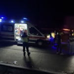 Gaziantep'te lastiği patlayan kamyonetin devrildiği kazada 2 kişi öldü, 8 kişi yaralandı 4 Gaziantep'te lastiği patlayan kamyonetin devrildiği kazada 2 kişi öldü, 8 kişi yaralandı