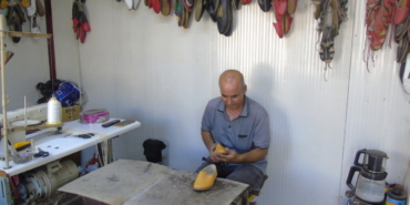 İslahiyeli yemeni ustası babasından öğrendiği mesleğini konteynerde sürdürüyor