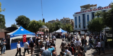 Şahinbey Belediyesi ahilik haftası nedeniyle pilav dağıttı