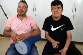"UNESCO Müzik Şehri" Şanlıurfa'da engelliler ve özel gereksinimli bireyler enstrüman çalmayı öğreniyor