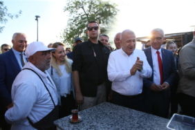 Zafer Partisi Genel Başkanı Özdağ Gaziantep'te esnafı ziyaret etti