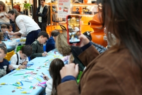 Akiş GYO, Kırmızı Çocuklar Derneği ile Kırmızı Karavan projesini başlattı