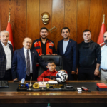 Depremzede Hasan Yücel, Gaziantep FK tesislerinde ağırlandı 4 Depremzede Hasan Yücel, Gaziantep FK tesislerinde ağırlandı