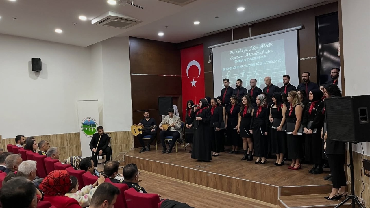 Gaziantep'in İslahiye ve Nurdağı ilçelerinde Cumhuriyet'in 102. yılı kutlandı