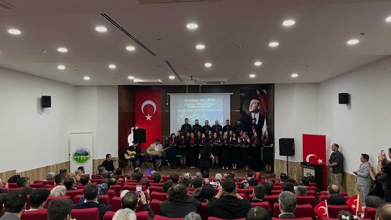 Gaziantep'in İslahiye ve Nurdağı ilçelerinde Cumhuriyet'in 102. yılı kutlandı