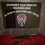 Gaziantep'te 2 iş yerinde yapılan denetimde 6 silah yakalandı 4 Gaziantep'te 2 iş yerinde yapılan denetimde 6 silah yakalandı
