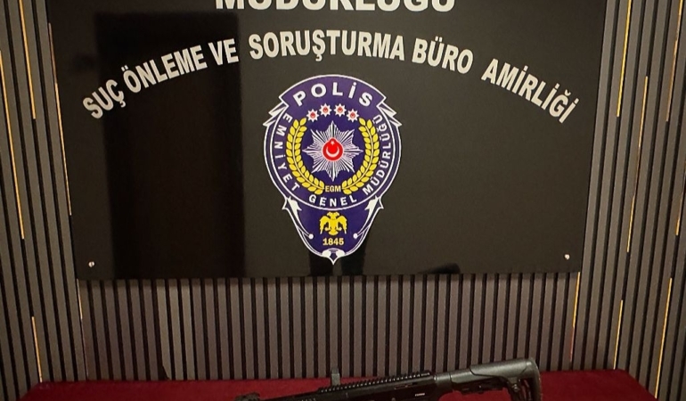Gaziantep'te 2 iş yerinde yapılan denetimde 6 silah yakalandı 33 Gaziantep'te 2 iş yerinde yapılan denetimde 6 silah yakalandı