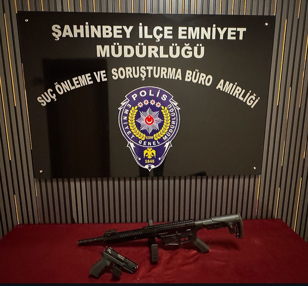 Gaziantep'te 2 iş yerinde yapılan denetimde 6 silah yakalandı