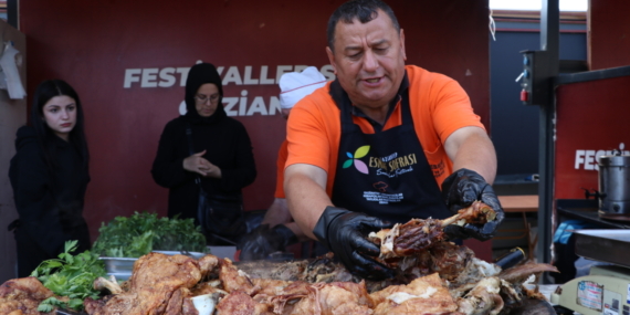 Gaziantep'te "Esnaf Sofrası Sonbahar Festivali" başladı 10 Gaziantep'te "Esnaf Sofrası Sonbahar Festivali" başladı