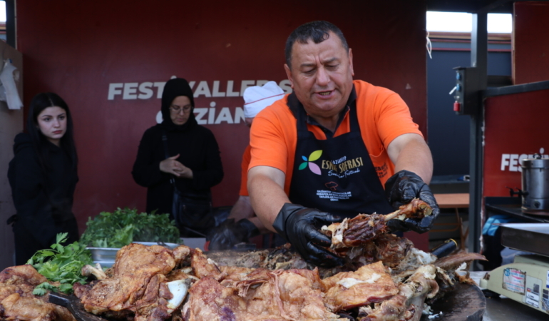 Gaziantep'te "Esnaf Sofrası Sonbahar Festivali" başladı 29 Gaziantep'te "Esnaf Sofrası Sonbahar Festivali" başladı