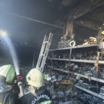 Gaziantep'te iş yerinde çıkan yangın kontrol altına alındı 5 Gaziantep'te iş yerinde çıkan yangın kontrol altına alındı