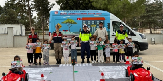Gaziantep'te öğrencilere trafik kuralları anlatıldı 19 Gaziantep'te öğrencilere trafik kuralları anlatıldı