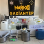 Gaziantep'te uyuşturucu imalatı yapanlara yönelik operasyonda 3 zanlı tutuklandı 4 Gaziantep'te uyuşturucu imalatı yapanlara yönelik operasyonda 3 zanlı tutuklandı