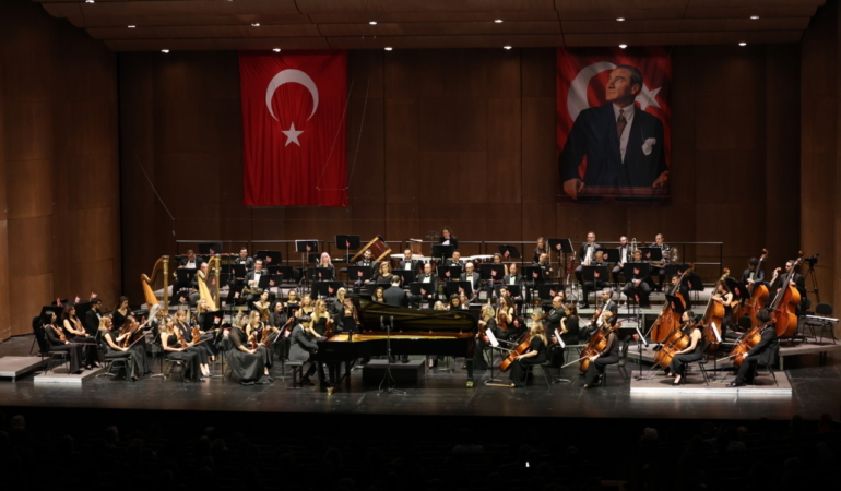 İDSO Cumhuriyet Bayramı Konseri ile 102. yılı kutladı 4 İDSO Cumhuriyet Bayramı Konseri ile 102. yılı kutladı