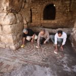 Mardin'de tarihi değirmen temizlenirken yaklaşık 1500 yıllık mozaik bulundu 20 Mardin'de tarihi değirmen temizlenirken yaklaşık 1500 yıllık mozaik bulundu