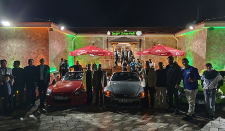 Modifiye araç tutkunları Gaziantep'te buluştu