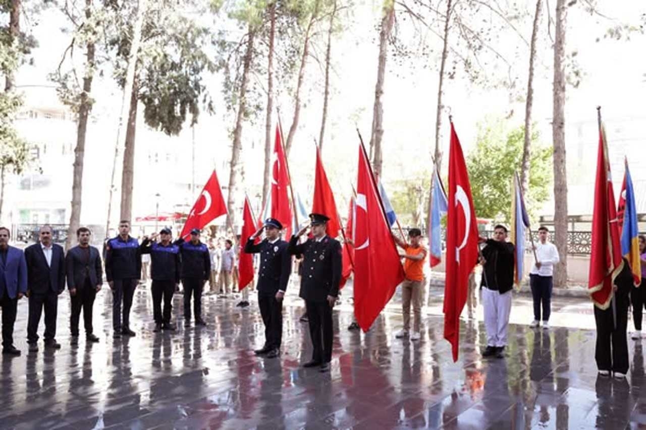 Nizip ve Araban ilçelerinde Cumhuriyet'in 102. yılı kutlandı