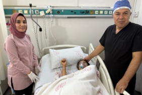 Şanlıurfa'da eşarbını düzelten kız çocuğunun yuttuğu toplu iğne ameliyatla alındı