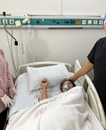 Şanlıurfa'da eşarbını düzelten kız çocuğunun yuttuğu toplu iğne ameliyatla alındı