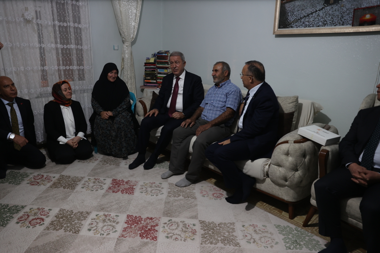 TBMM Milli Savunma Komisyonu Başkanı Hulusi Akar, Gaziantep'te "Terörsüz Türkiye" sürecini anlattı