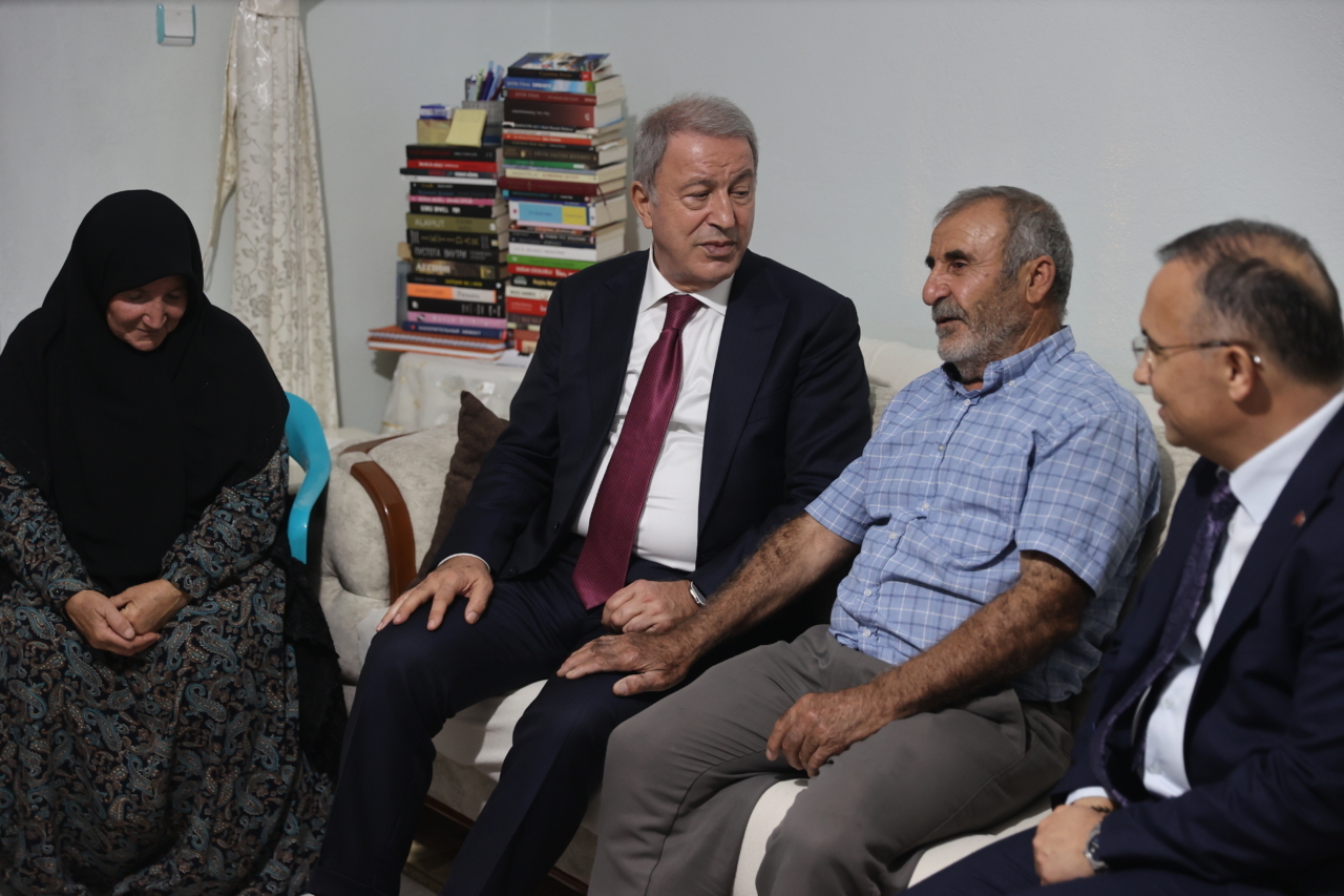 TBMM Milli Savunma Komisyonu Başkanı Hulusi Akar, Gaziantep'te "Terörsüz Türkiye" sürecini anlattı