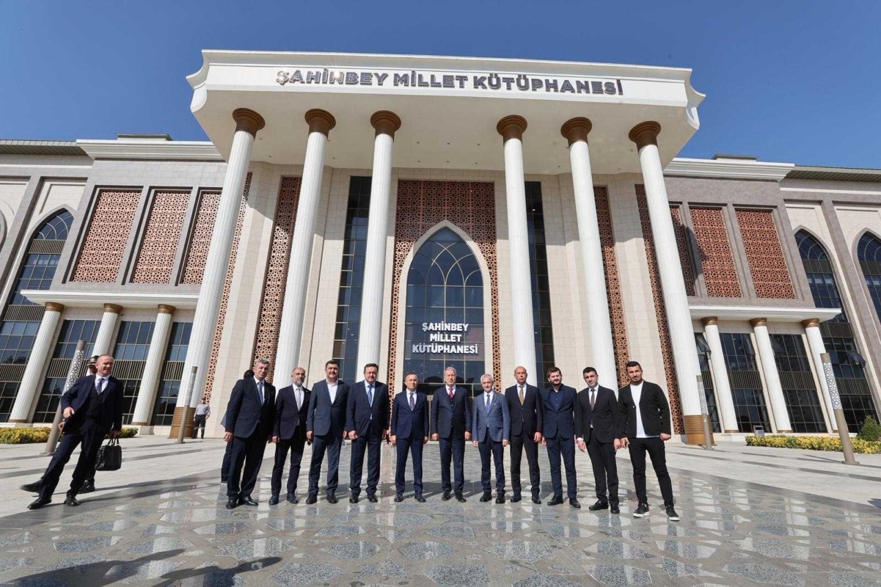TBMM Milli Savunma Komisyonu Başkanı Hulusi Akar, Gaziantep'te ziyaretlerde bulundu
