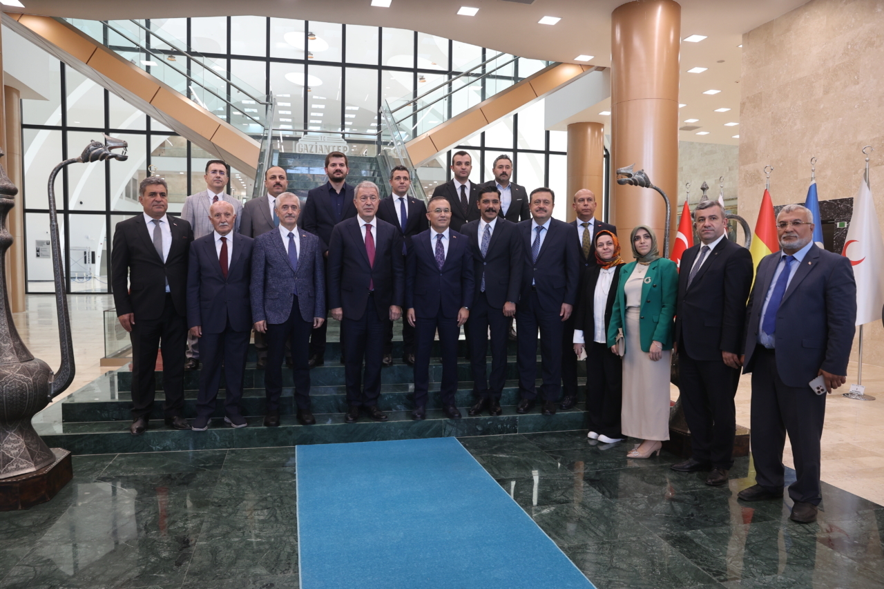 TBMM Milli Savunma Komisyonu Başkanı Hulusi Akar, Gaziantep'te ziyaretlerde bulundu