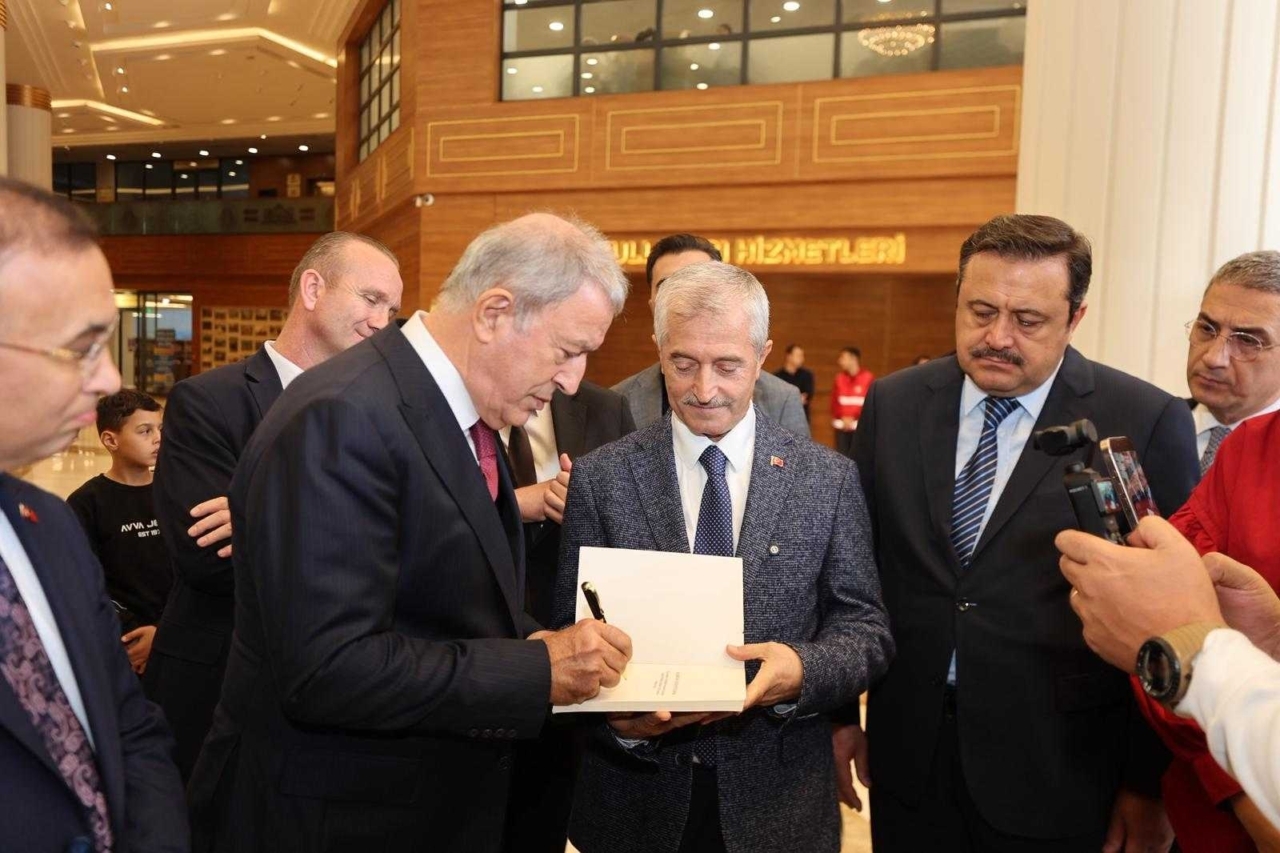 TBMM Milli Savunma Komisyonu Başkanı Hulusi Akar, Gaziantep'te ziyaretlerde bulundu