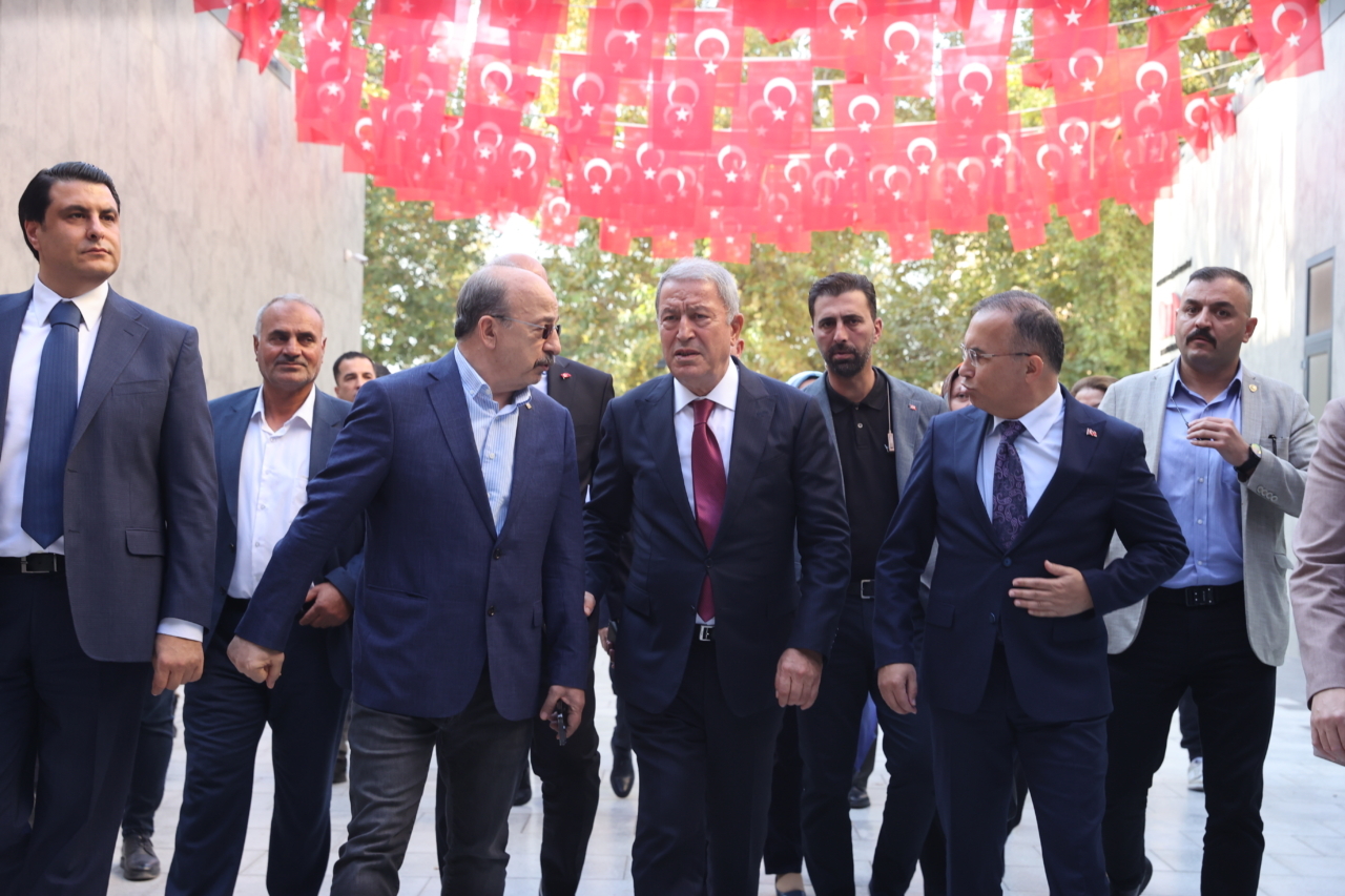 TBMM Milli Savunma Komisyonu Başkanı Hulusi Akar, Gaziantep'te ziyaretlerde bulundu