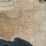 Urfa Kalesi'nde 5. yüzyıla ait yazıtlı mozaik gün yüzüne çıkarıldı 7 Urfa Kalesi'nde 5. yüzyıla ait yazıtlı mozaik gün yüzüne çıkarıldı