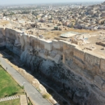 Urfa Kalesi'nde 5. yüzyıla ait yazıtlı mozaik gün yüzüne çıkarıldı 4 Urfa Kalesi'nde 5. yüzyıla ait yazıtlı mozaik gün yüzüne çıkarıldı