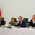 Vali Çeber ile Büyükşehir Belediye Başkanı Şahin, Arabanlı muhtarla buluştu 4 Vali Çeber ile Büyükşehir Belediye Başkanı Şahin, Arabanlı muhtarla buluştu