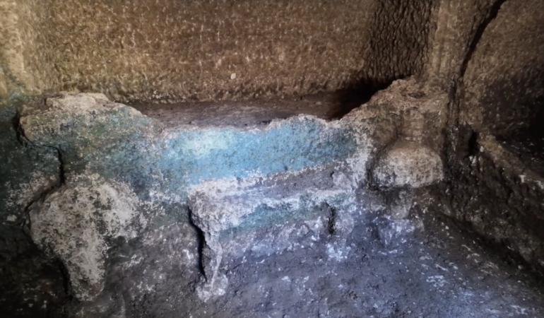 Adıyaman'daki Tharsa Antik Kenti'nde 1800 yıllık oda mezarı bulundu