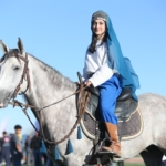 Akrobat baba-kız, geleneksel atlı savaş sanatını yaşatıyor