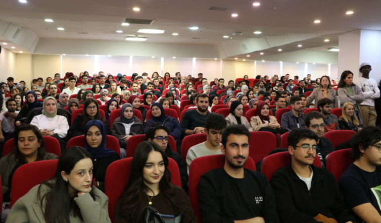 Büyükşehir Belediye Başkanı Şahin, GİBTÜ'de öğrencilerle buluştu