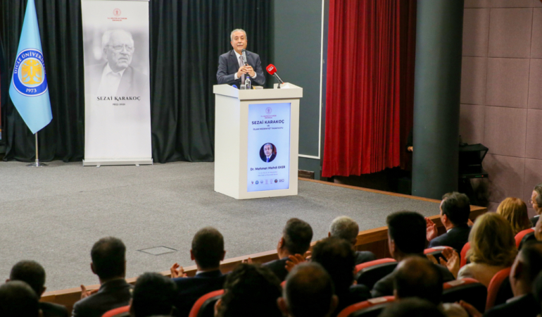 Diyarbakır'da Sezai Karakoç için anma programı düzenlendi