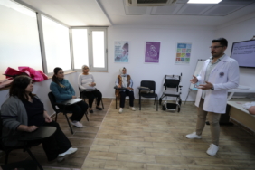 GAÜN'de anne adayları doğuma gebe okuluyla hazırlanıyor