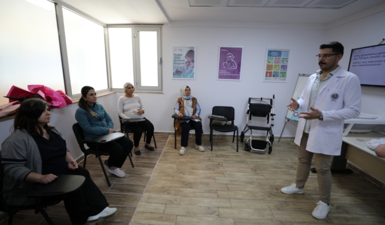 GAÜN'de anne adayları doğuma gebe okuluyla hazırlanıyor
