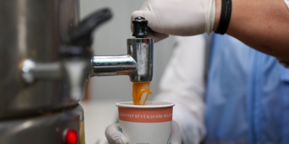 Gaziantep Büyükşehir Belediyesi 39 noktada sıcak çorba dağıtıyor