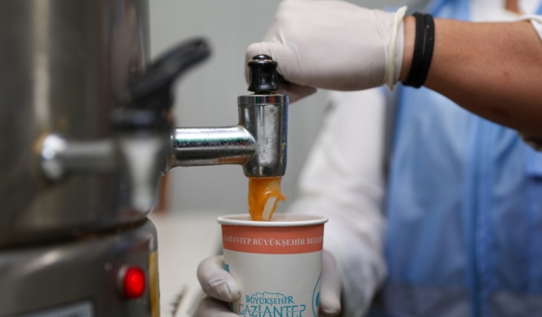 Gaziantep Büyükşehir Belediyesi 39 noktada sıcak çorba dağıtıyor