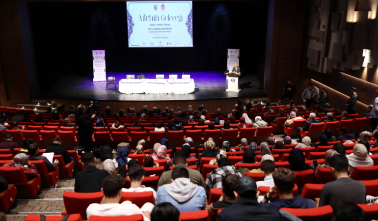 Gaziantep Üniversitesi'nde "Ailenin Geleceği, Tehditler, Değerler ve Çözüm Arayışları" sempozyumu düzenlendi