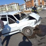 Gaziantep'te 2 otomobilin çarpıştığı kazada 4 kişi yaralandı