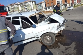 Gaziantep'te 2 otomobilin çarpıştığı kazada 4 kişi yaralandı