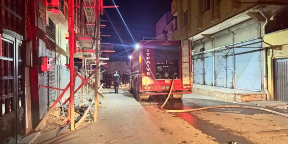 Gaziantep'te 4 katlı rezidansta çıkan yangın kontrol altına alındı 14 Gaziantep'te 4 katlı rezidansta çıkan yangın kontrol altına alındı