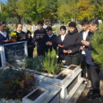 Gaziantep'te depremde hayatını kaybeden öğretmen mezarı başında anıldı