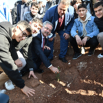 Gaziantep'te Gazze'ye destek için 120 fidan dikildi 5 Gaziantep'te Gazze'ye destek için 120 fidan dikildi